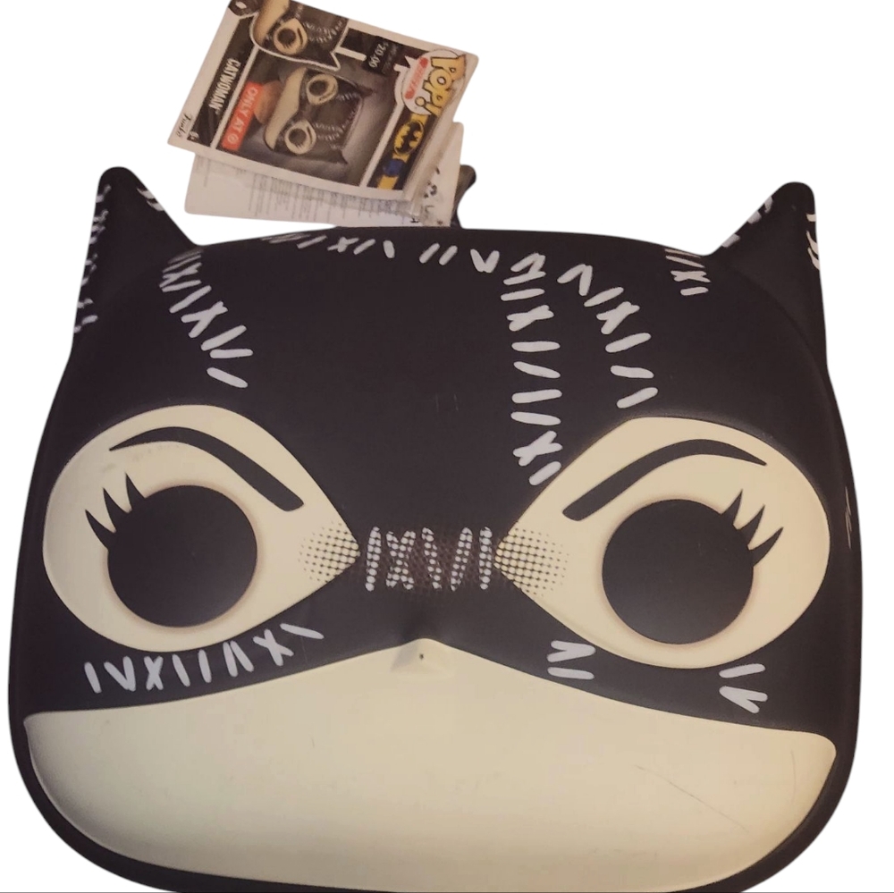 FUNKO POP CATWOMAN(Batman returns) LARGE MASK DISGUISE WALL ART NWT